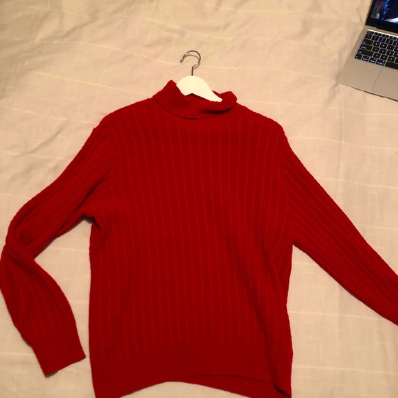red knitted sweater - Picture 1 of 4